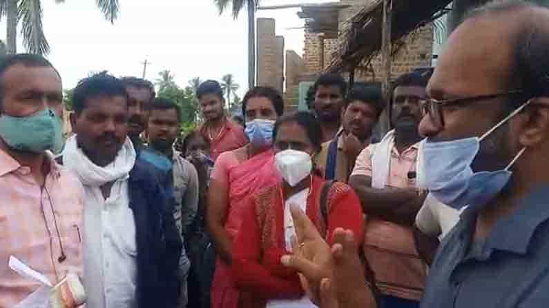 ಲಸಿಕೆ ಪಡೆದ ಬಳಿಕ ಮೂರು ತಿಂಗಳ ಮಗು ಸಾವು; ಆರೋಗ್ಯ ಅಧಿಕಾರಿಗಳ ಎಡವಟ್ಟು ಕಾರಣ ಎಂದು ಗ್ರಾಮಸ್ಥರ ಆರೋಪ, ಪ್ರತಿಭಟನೆ ಲಸಿಕೆ ಪಡೆದ ಬಳಿಕ ಮೂರು ತಿಂಗಳ ಮಗು ಸಾವು; ಆರೋಗ್ಯ ಅಧಿಕಾರಿಗಳ ಎಡವಟ್ಟು ಕಾರಣ ಎಂದು ಗ್ರಾಮಸ್ಥರ ಆರೋಪ, ಪ್ರತಿಭಟನೆ