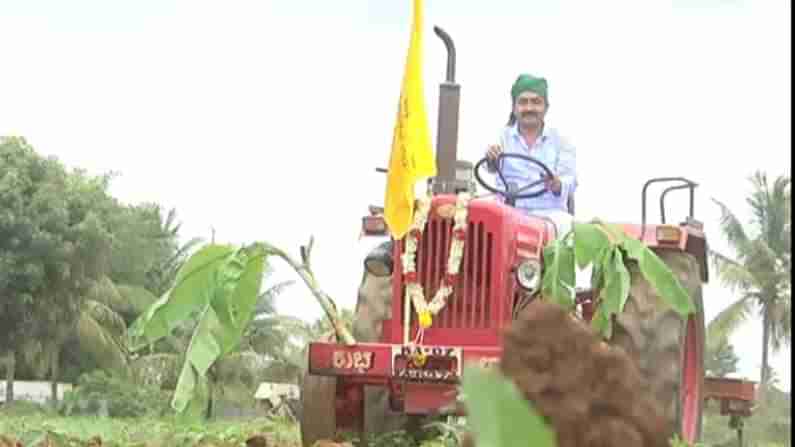 ರೈತರ ಜಮೀನು ಉಳುಮೆಗೆ ಉಚಿತ ಟ್ರಾಕ್ಟರ್; ಓಲಾ, ಉಬರ್ ರೀತಿಯಲ್ಲಿ ಅತ್ಯಾಧುನಿಕ ತಂತ್ರಜ್ಞಾನ ಬಳಸಿ ಬುಕಿಂಗ್