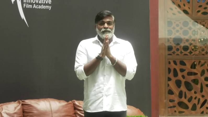 ರಾಮನಗರದಲ್ಲಿ ತಮಿಳು ರಿಯಾಲಿಟಿ ಶೋಗೆ ಚಾಲನೆ; ಕನ್ನಡದಲ್ಲಿ ಮಾತನಾಡಿ ಗಮನ ಸೆಳೆದ ನಟ ವಿಜಯ್ ಸೇತುಪತಿ ರಾಮನಗರದಲ್ಲಿ ತಮಿಳು ರಿಯಾಲಿಟಿ ಶೋಗೆ ಚಾಲನೆ; ಕನ್ನಡದಲ್ಲಿ ಮಾತನಾಡಿ ಗಮನ ಸೆಳೆದ ನಟ ವಿಜಯ್ ಸೇತುಪತಿ