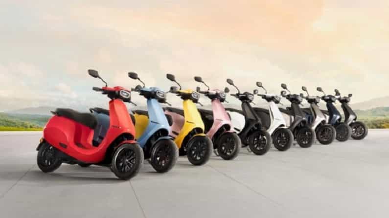 Ola Electric scooter S1: ಭಾರತೀಯ ದ್ವಿಚಕ್ರ ವಾಹನ ಕ್ಷೇತ್ರದಲ್ಲಿ ಓಲಾ ಕಂಪೆನಿಯ ಎಲೆಕ್ಟ್ರಿಕ್ ಸ್ಕೂಟರ್ ಹೊಸ ಸಂಚಲನ ಸೃಷ್ಟಿಸಿದೆ. ಆಗಸ್ಟ್ 15 ರಂದು ಬಿಡುಗಡೆಯಾಗಿರುವ ಓಲಾ ಎಸ್1 ಹಾಗೂ ಎಸ್1 ಪ್ರೊ ಸ್ಕೂಟರ್ಗಳ ಖರೀದಿಗೆ ಗ್ರಾಹಕರಿಂದ ಉತ್ತಮ ಪ್ರತಿಕ್ರಿಯೆ ವ್ಯಕ್ತವಾಗುತ್ತಿದೆ.
