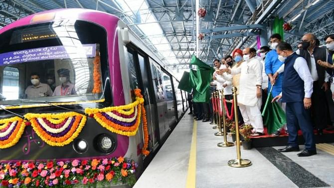 Namma Metro: ಮೆಟ್ರೋ ವಿಸ್ತರಿತ ಮಾರ್ಗಕ್ಕೆ ಹಸಿರು ನಿಶಾನೆ; ಮಹಿಳಾ ಲೋಕೋಪೈಲಟ್ ಮೂಲಕ ನೂತನ ಮಾರ್ಗಕ್ಕೆ ಚಾಲನೆ Namma Metro: ಮೆಟ್ರೋ ವಿಸ್ತರಿತ ಮಾರ್ಗಕ್ಕೆ ಹಸಿರು ನಿಶಾನೆ; ಮಹಿಳಾ ಲೋಕೋಪೈಲಟ್ ಮೂಲಕ ನೂತನ ಮಾರ್ಗಕ್ಕೆ ಚಾಲನೆ