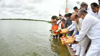 ಸಿಎಂ ಬೊಮ್ಮಾಯಿಗೆ ಅವರನ್ನೇ ಹೋಲುವ ಗಂಧದ ಮೂರ್ತಿ ಉಡುಗೊರೆ; ಅಂದಾಜು 2 ಲಕ್ಷ ಮೌಲ್ಯದ ಕೊಡುಗೆ ನೀಡಿದ ರಾಣೆಬೆನ್ನೂರು ಪಾಲಿಕೆ