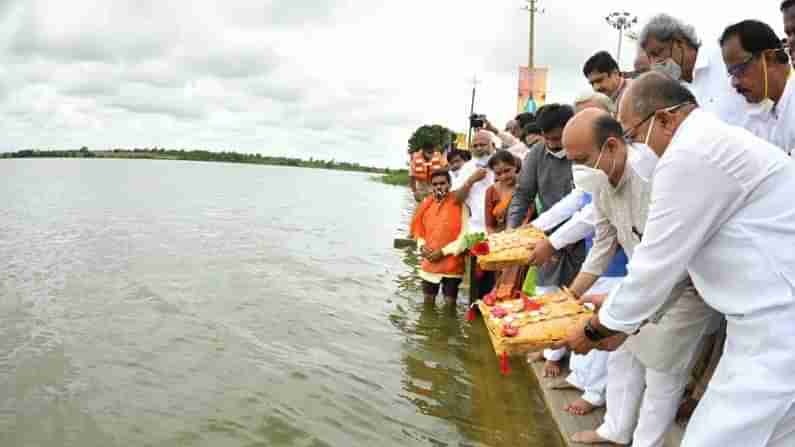 ಹಾವೇರಿಯಲ್ಲಿ ಅಭಿವೃದ್ಧಿ ಪರ್ವ ಆರಂಭವಾಗಿದೆ ಎಂದು ದುರ್ಗಾದೇವಿ ಕೆರೆಗೆ ಬಾಗಿನ ಅರ್ಪಿಸಿದ ಸಿಎಂ ಬೊಮ್ಮಾಯಿ