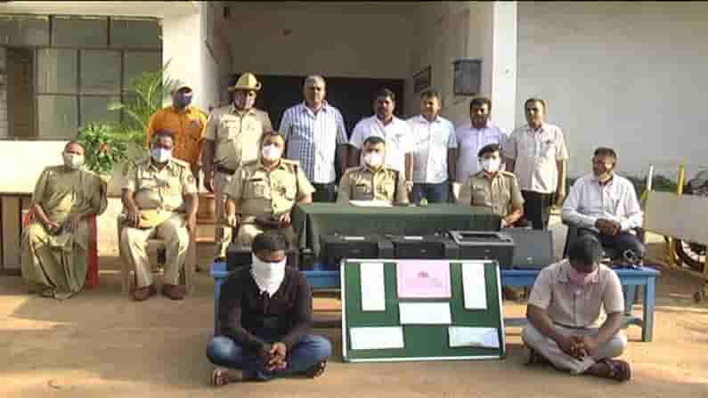 Bidar: ನಕಲಿ ನೋಟು ತಯಾರಿಕೆ ಅಡ್ಡೆ ಮೇಲೆ ದಾಳಿ; 1 ಲಕ್ಷದ 37 ಸಾವಿರ ರೂ., ಲ್ಯಾಪ್ಟಾಪ್, ಪ್ರಿಂಟರ್ ವಶಕ್ಕೆ