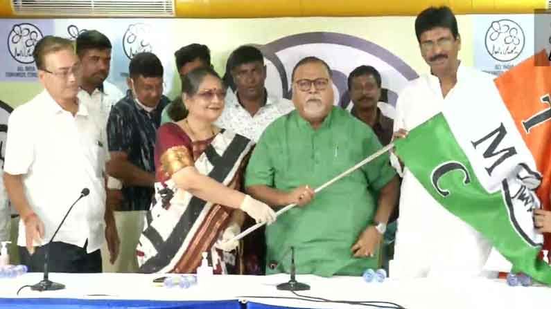 West Bengal ಪಶ್ಚಿಮ ಬಂಗಾಳದಲ್ಲಿ ತನ್ಮಯ್ ಘೋಷ್ ನಂತರ ಟಿಎಂಸಿ ಸೇರಿದ ಬಿಜೆಪಿ ಶಾಸಕ ಬಿಸ್ವಜಿತ್ ದಾಸ್ West Bengal ಪಶ್ಚಿಮ ಬಂಗಾಳದಲ್ಲಿ ತನ್ಮಯ್ ಘೋಷ್ ನಂತರ ಟಿಎಂಸಿ ಸೇರಿದ ಬಿಜೆಪಿ ಶಾಸಕ ಬಿಸ್ವಜಿತ್ ದಾಸ್