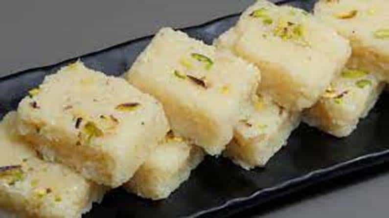 ಕೃಷ್ಣ ಜನ್ಮಾಷ್ಟಮಿಯಂದು ಮಧುಮೇಹಿಗಳು ಸಿಹಿ ತಿಂಡಿಗಳನ್ನು ತ್ಯಾಗ ಮಾಡಬೇಕಾಗಿಲ್ಲ; ನೀವು ಸವಿಯಬಹುದಾದ ಪಾಕವಿಧಾನಗಳು ಇಲ್ಲಿವೆ ಕೃಷ್ಣ ಜನ್ಮಾಷ್ಟಮಿಯಂದು ಮಧುಮೇಹಿಗಳು ಸಿಹಿ ತಿಂಡಿಗಳನ್ನು ತ್ಯಾಗ ಮಾಡಬೇಕಾಗಿಲ್ಲ; ನೀವು ಸವಿಯಬಹುದಾದ ಪಾಕವಿಧಾನಗಳು ಇಲ್ಲಿವೆ