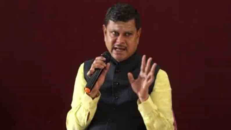 ದೇಗುಲಗಳಲ್ಲಿ ಹೆಚ್ಚಿನ ಜನ ಸೇರ್ತಿದ್ದಾರೆ, ನೀವೇನು ಮಾಡುತ್ತಿದ್ದೀರಿ ಎಂದು ಅಧಿಕಾರಿಗಳಿಗೆ ತರಾಟೆಗೆ ತೆಗೆದುಕೊಂಡ ಮಹಾಂತೇಶ ಬೀಳಗಿ ದೇಗುಲಗಳಲ್ಲಿ ಹೆಚ್ಚಿನ ಜನ ಸೇರ್ತಿದ್ದಾರೆ, ನೀವೇನು ಮಾಡುತ್ತಿದ್ದೀರಿ ಎಂದು ಅಧಿಕಾರಿಗಳಿಗೆ ತರಾಟೆಗೆ ತೆಗೆದುಕೊಂಡ ಮಹಾಂತೇಶ ಬೀಳಗಿ