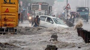 Delhi Rain: 121 ವರ್ಷಗಳಲ್ಲೇ ಅತ್ಯಂತ ಭೀಕರ ಮಳೆ ಕಂಡ ದೆಹಲಿ, ಇಂದು ಕೂಡ ಮಳೆಯಾಗುವ ಸಾಧ್ಯತೆ