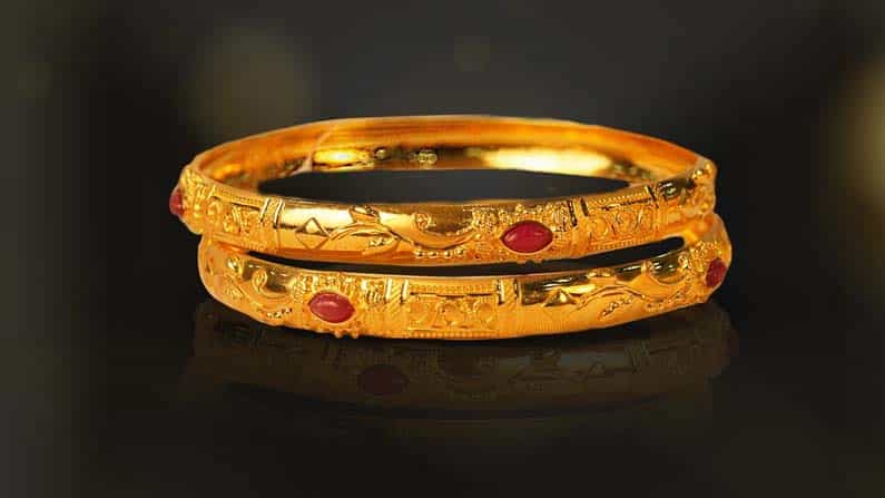 Gold Rate Today: ಚಿನ್ನ, ಬೆಳ್ಳಿ ದರದಲ್ಲಿ ಇಳಿಕೆ; ರಕ್ಷಾ ಬಂಧನ ವಿಶೇಷವಾಗಿ ನಿಮ್ಮ ಸಹೋದರಿಗೆ ಚಿನ್ನಾಭರಣ ಕೊಡಿಸುವುದಾದರೆ ಯೋಚಿಸಿ Gold Rate Today: ಚಿನ್ನ, ಬೆಳ್ಳಿ ದರದಲ್ಲಿ ಇಳಿಕೆ; ರಕ್ಷಾ ಬಂಧನ ವಿಶೇಷವಾಗಿ ನಿಮ್ಮ ಸಹೋದರಿಗೆ ಚಿನ್ನಾಭರಣ ಕೊಡಿಸುವುದಾದರೆ ಯೋಚಿಸಿ