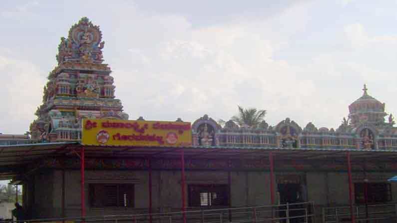 Goravanahalli Lakshmi Temple: ವರಮಹಾಲಕ್ಷ್ಮೀ ಹಬ್ಬಕ್ಕೆ ಭಕ್ತರಿಗಿಲ್ಲ ಗೊರವನಹಳ್ಳಿ ಶ್ರೀ ಮಹಾಲಕ್ಷ್ಮೀ ದರ್ಶನ ಭಾಗ್ಯ, ದೇಗುಲ ಬಂದ್ Goravanahalli Lakshmi Temple: ವರಮಹಾಲಕ್ಷ್ಮೀ ಹಬ್ಬಕ್ಕೆ ಭಕ್ತರಿಗಿಲ್ಲ ಗೊರವನಹಳ್ಳಿ ಶ್ರೀ ಮಹಾಲಕ್ಷ್ಮೀ ದರ್ಶನ ಭಾಗ್ಯ, ದೇಗುಲ ಬಂದ್