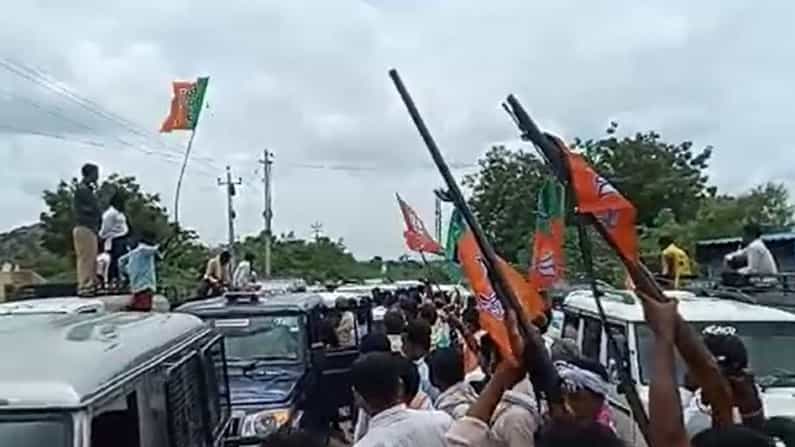 ಗಾಳಿಯಲ್ಲಿ ಗುಂಡು ಹಾರಿಸಿ ಕೇಂದ್ರ ಸಚಿವರ ಸ್ವಾಗತ ಕೇಸ್; ಮೂವರು ಪಿಸಿಗಳು ಸಸ್ಪೆಂಡ್, ಈ ಬಗ್ಗೆ ಮಾಹಿತಿ ಇಲ್ಲ ಎಂದ ಭಗವಂತ ಖೂಬಾ ಗಾಳಿಯಲ್ಲಿ ಗುಂಡು ಹಾರಿಸಿ ಕೇಂದ್ರ ಸಚಿವರ ಸ್ವಾಗತ ಕೇಸ್; ಮೂವರು ಪಿಸಿಗಳು ಸಸ್ಪೆಂಡ್, ಈ ಬಗ್ಗೆ ಮಾಹಿತಿ ಇಲ್ಲ ಎಂದ ಭಗವಂತ ಖೂಬಾ