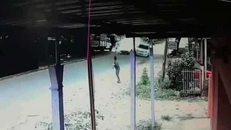 Hassan Accident: ಕಾರು-ಬೈಕ್ ಮುಖಾಮುಖಿ ಡಿಕ್ಕಿ; ಬೈಕ್ ಸವಾರ ಸಾವು, ಕಾರು ಚಾಲಕ ಎಸ್ಕೇಪ್ Hassan Accident: ಕಾರು-ಬೈಕ್ ಮುಖಾಮುಖಿ ಡಿಕ್ಕಿ; ಬೈಕ್ ಸವಾರ ಸಾವು, ಕಾರು ಚಾಲಕ ಎಸ್ಕೇಪ್