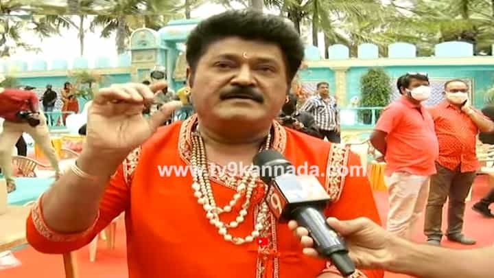 ಬಾಂಬೆ ಹೀರೋಯಿನ್ ಹೇಗೆ ಮಾತಾಡ್ತಾರೆ? ಮಿಮಿಕ್ರಿ ಮಾಡಿದ ಜಗ್ಗೇಶ್: ಇಲ್ಲಿದೆ ಮಸ್ತ್ ಕಾಮಿಡಿ ಬಾಂಬೆ ಹೀರೋಯಿನ್ ಹೇಗೆ ಮಾತಾಡ್ತಾರೆ? ಮಿಮಿಕ್ರಿ ಮಾಡಿದ ಜಗ್ಗೇಶ್: ಇಲ್ಲಿದೆ ಮಸ್ತ್ ಕಾಮಿಡಿ