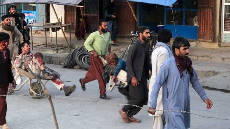 Kabul Blast: ಕಾಬೂಲ್ ವಿಮಾನ ನಿಲ್ದಾಣದ ಬಳಿ ಪ್ರಬಲ ಬಾಂಬ್ ಸ್ಫೋಟ Kabul Blast: ಕಾಬೂಲ್ ವಿಮಾನ ನಿಲ್ದಾಣದ ಬಳಿ ಪ್ರಬಲ ಬಾಂಬ್ ಸ್ಫೋಟ