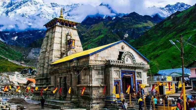 5. ಕೇದಾರನಾಥ ಜ್ಯೋತಿರ್ಲಿಂಗ, ಉತ್ತರಾಖಂಡ (Kedarnath Jyotirlinga, Uttarakhand): ಕೇದಾರನಾಥ ಜ್ಯೋತಿರ್ಲಿಂಗ ಉತ್ತರಖಂಡದ ಅಲ್ಖಾನಂದ ಮತ್ತು ಮಂದಕಿನಿ ನದಿಗಳ ತೀರದಲ್ಲಿ ಕೇದಾರ ಎಂಬ ಶಿಖರದಲ್ಲಿದೆ. ಇಲ್ಲಿಂದ ಪೂರ್ವ ದಿಕ್ಕಿನಲ್ಲಿ ಶ್ರೀ ಬದ್ರಿ ವಿಶಾಲ್‌ನ ಬದ್ರಿನಾಥಮ್ ದೇವಾಲಯವಿದೆ. ಕೇದಾರನಾಥ ಭಗವಂತನನ್ನು ನೋಡದೆ ಬದ್ರಿನಾಥಕ್ಕೆ ಭೇಟಿ ಅಪೂರ್ಣ ಮತ್ತು ಫಲಪ್ರದವಲ್ಲ ಎಂದು ನಂಬಲಾಗಿದೆ.