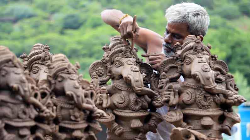 Ganesha Chaturthi 2021: ಗಣೇಶ ಹಬ್ಬ ಆಚರಣೆಗೆ ಷರತ್ತುಬದ್ಧ ಅವಕಾಶ, ತಜ್ಞರ ಸಲಹೆ ಏನು? Ganesha Chaturthi 2021: ಗಣೇಶ ಹಬ್ಬ ಆಚರಣೆಗೆ ಷರತ್ತುಬದ್ಧ ಅವಕಾಶ, ತಜ್ಞರ ಸಲಹೆ ಏನು?