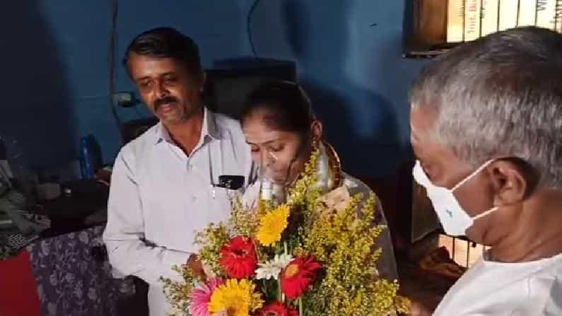 ಹೃದಯ ಕಾಯಿಲೆಯಿಂದ ಬಳಲುತ್ತಿರುವ ಎಸ್ಎಸ್ಎಲ್ಸಿ ಟಾಪರ್ ಗಂಗಮ್ಮ ಮನೆಗೆ ಶಾಸಕ ವೀರಣ್ಣ ಚರಂತಿಮಠ ಭೇಟಿ