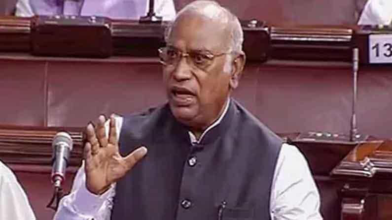 ನಾವು ಮುಂದಿನ ಚುನಾವಣೆಯನ್ನು ಜತೆಯಾಗಿ ಎದುರಿಸಲಿದ್ದೇವೆ: ಮಲ್ಲಿಕಾರ್ಜುನ ಖರ್ಗೆ ನಾವು ಮುಂದಿನ ಚುನಾವಣೆಯನ್ನು ಜತೆಯಾಗಿ ಎದುರಿಸಲಿದ್ದೇವೆ: ಮಲ್ಲಿಕಾರ್ಜುನ ಖರ್ಗೆ