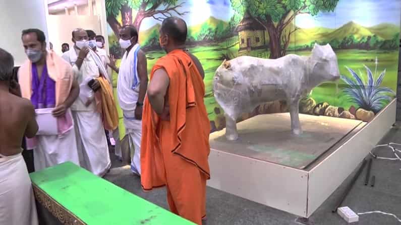 ನಿನ್ನೆಯಿಂದ (ಆಗಸ್ಟ್ 21) ಮಂತ್ರಾಲಯದಲ್ಲಿ ರಾಯರ 350ನೇ ಆರಾಧನ ಮಹೋತ್ಸವ ನಡೆಯುತ್ತಿದೆ. ಮಂತ್ರಾಲಯ ಶ್ರೀಮಠದಲ್ಲಿ ರಾಯರ ಆರಾಧನೆ ಸಂಭ್ರಮ ಕಳೆಗಟ್ಟಿದೆ.