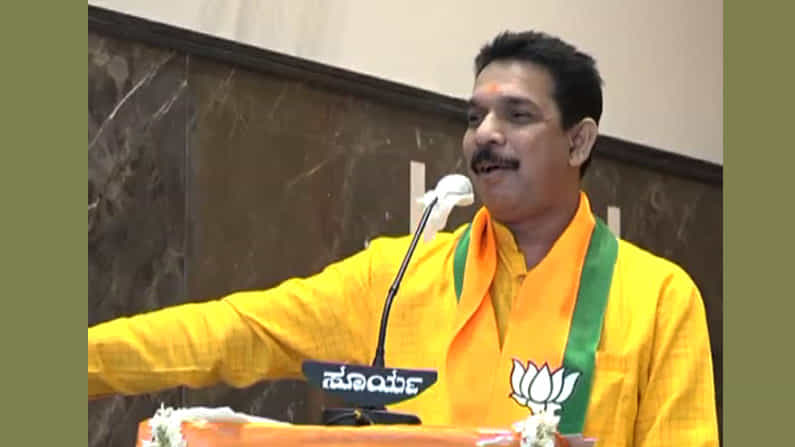 ಯುಪಿಎ ಸರ್ಕಾರ ಇದ್ದಿದ್ದರೆ ಭಾರತೀಯರ ಬದಲು ತಾಲಿಬಾನಿಗಳು ಬರುತ್ತಿದ್ದದರು; ನಳಿನ್ ಕುಮಾರ್ ಕಟೀಲ್ ಯುಪಿಎ ಸರ್ಕಾರ ಇದ್ದಿದ್ದರೆ ಭಾರತೀಯರ ಬದಲು ತಾಲಿಬಾನಿಗಳು ಬರುತ್ತಿದ್ದದರು; ನಳಿನ್ ಕುಮಾರ್ ಕಟೀಲ್