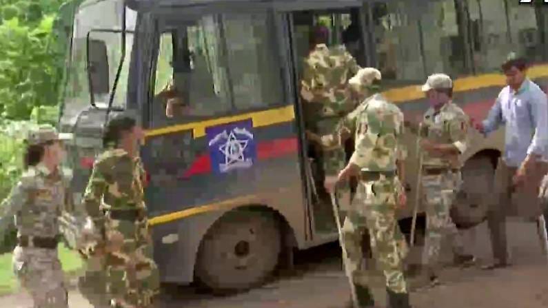 ಕೇಂದ್ರ ಸಚಿವ ನಾರಾಯಣ್ ರಾಣೆಯನ್ನು ವಶಕ್ಕೆ ಪಡೆದ ಪೊಲೀಸರು; ಮಧ್ಯಂತರ ರಕ್ಷಣೆ ಅರ್ಜಿ ವಿಚಾರಣೆಗೆ ಬಾಂಬೆ ಹೈಕೋರ್ಟ್ ನಕಾರ ಕೇಂದ್ರ ಸಚಿವ ನಾರಾಯಣ್ ರಾಣೆಯನ್ನು ವಶಕ್ಕೆ ಪಡೆದ ಪೊಲೀಸರು; ಮಧ್ಯಂತರ ರಕ್ಷಣೆ ಅರ್ಜಿ ವಿಚಾರಣೆಗೆ ಬಾಂಬೆ ಹೈಕೋರ್ಟ್ ನಕಾರ