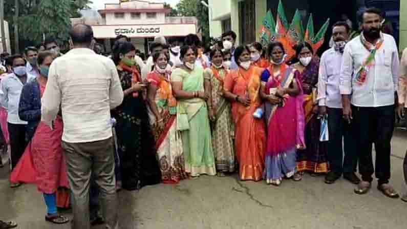 ಸಂಘ ಪರಿವಾರದವರನ್ನು ಭೇಟಿ ಮಾಡಿ ಸಿಎಂ ಬಸವರಾಜ ಬೊಮ್ಮಾಯಿ ವಿರುದ್ಧ ದೂರು ನೀಡುವೆ - ಶಾಸಕ ಓಲೇಕಾರ್