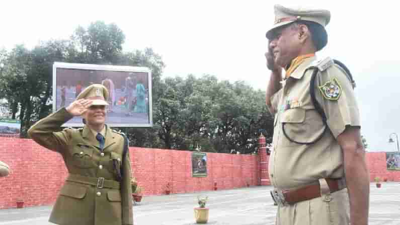 ITBP: ಖಾಕಿ ತೊಟ್ಟು ತನ್ನ ಮುಂದೆ ಅಧಿಕಾರಿಯಾಗಿ ನಿಂತ ಮಗಳಿಗೆ ಹೆಮ್ಮೆಯಿಂದ ಸೆಲ್ಯೂಟ್ ಹೊಡೆದ ಇನ್ಸ್ಪೆಕ್ಟರ್ ತಂದೆ