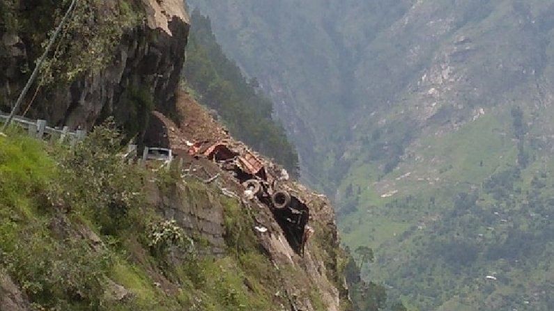 Himachal Pradesh Landslide: ಹಿಮಾಚಲ ಪ್ರದೇಶದಲ್ಲಿ ಭಾರೀ ಭೂಕುಸಿತ; ಮಣ್ಣಿನಡಿ ಸಿಲುಕಿದ 40ಕ್ಕೂ ಹೆಚ್ಚು ಜನ