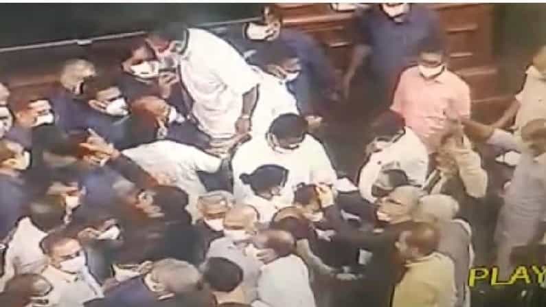ರಾಜ್ಯಸಭೆಯಲ್ಲಿ ಲೇಡಿ ಮಾರ್ಷಲ್​ಗಳನ್ನು ಎಳೆದಾಡಿದ ವಿಪಕ್ಷಗಳ ಸಂಸದರು; ನಾಚಿಕೆಯೇ ಆಗಲ್ವ ಎಂದ ನೆಟ್ಟಿಗರು