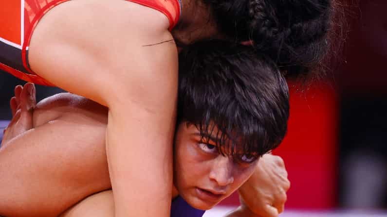 Tokyo Olympics: ಕೊನೆಯ 15 ಸೆಕೆಂಡ್ಗಳಲ್ಲಿ 2 ಅಂಕ ಬಿಟ್ಟುಕೊಟ್ಟು ಸೋತ ಭಾರತದ ವನಿತಾ ಕುಸ್ತಿಪಟು ಸೋನಮ್ ಮಲಿಕ್ Tokyo Olympics: ಕೊನೆಯ 15 ಸೆಕೆಂಡ್ಗಳಲ್ಲಿ 2 ಅಂಕ ಬಿಟ್ಟುಕೊಟ್ಟು ಸೋತ ಭಾರತದ ವನಿತಾ ಕುಸ್ತಿಪಟು ಸೋನಮ್ ಮಲಿಕ್