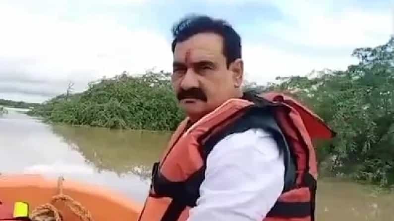 ಪ್ರವಾಹ ಸಂತ್ರಸ್ತರ ಸಹಾಯಕ್ಕೆ ಹೋಗಿ ತಾನೇ ನೆರೆಯಲ್ಲಿ ಸಿಲುಕಿದ ಗೃಹ ಸಚಿವ; ಏರ್ಲಿಫ್ಟ್ ಮೂಲಕ ಮಂತ್ರಿಯ ರಕ್ಷಣೆ!