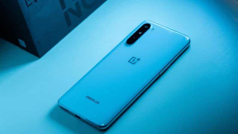 ಜನಪ್ರಿಯ ಸ್ಮಾರ್ಟ್ಫೋನ್ ಕಂಪೆನಿ ಒನ್ಪ್ಲಸ್ (OnePlus) ತನ್ನ ಮೊಬೈಲ್ಗಳ ಮೇಲೆ ಭಾರೀ ಡಿಸ್ಕೌಂಟ್ ನೀಡುತ್ತಿದೆ. ಸೆಲೆಬ್ರೇಟ್ ಒನ್-ನೆಸ್ ವಿತ್ ಒನ್ಪ್ಲಸ್ (One-ness) ಮಾರಾಟದ ಅಡಿಯಲ್ಲಿ ವಿವಿಧ ಕೊಡುಗೆಗಳನ್ನು ನೀಡುತ್ತಿದೆ. ಈ ಸೆಲ್ನಲ್ಲಿ, ಗ್ರಾಹಕರು ಕಂಪನಿಯ ಹಳೆಯ ಫೋನ್ಗಳನ್ನು ನೀಡಿ ಹೊಸ ಫೋನ್ಗಳನ್ನು ಅತ್ಯಂತ ಕಡಿಮೆ ಬೆಲೆಯಲ್ಲಿ ಖರೀದಿಸಬಹುದು.
