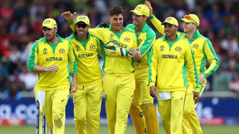 ಯುಎಇ-ಒಮಾನ್ನಲ್ಲಿ ನಡೆಯಲಿರುವ ಟಿ20 ವಿಶ್ವಕಪ್ಗಾಗಿ (T20 World Cup 2021) ಕ್ರಿಕೆಟ್ ಆಸ್ಟ್ರೇಲಿಯಾ (CA) 15 ಸದಸ್ಯರ ತಂಡವನ್ನು (Australia Squad for 2021 T20 World Cup) ಪ್ರಕಟಿಸಿದೆ. ಇತ್ತೀಚೆಗೆ, ಮೊಣಕಾಲಿನ ಶಸ್ತ್ರಚಿಕಿತ್ಸೆಗೆ ಒಳಗಾದ ಆಸೀಸ್ ನಾಯಕ ಫಿಂಚ್ ಅವರನ್ನೇ ತಂಡದ ಕ್ಯಾಪ್ಟನ್ ಆಗಿ ಮುಂದುವರೆಸಲಾಗಿದೆ. ಇನ್ನು ತಂಡದಲ್ಲಿ ಸ್ಥಾನ ಪಡೆಯುವಲ್ಲಿ 26ರ ಹರೆಯದ ಯುವ ಬ್ಯಾಟ್ಸ್ಮನ್ ಜೋಶ್ ಇಂಗ್ಲಿಸ್ ಯಶಸ್ವಿಯಾಗಿದ್ದಾರೆ. ವಿಕೆಟ್ ಕೀಪರ್ ಬ್ಯಾಟ್ಸ್ಮನ್ ಇಂಗ್ಲಿಸ್ ಬಿಗ್ ಬ್ಯಾಷ್ ಲೀಗ್ ಮತ್ತು ಟಿ20 ಪಂದ್ಯಾವಳಿಗಳಲ್ಲಿ ಉತ್ತಮ ಪ್ರದರ್ಶನ ನೀಡಿದ್ದಾರೆ. ಹೀಗಾಗಿ ಯುವ ಕ್ರಿಕೆಟಿಗನಿಗೆ ತಂಡದಲ್ಲಿ ಅವಕಾಶ ನೀಡಲಾಗಿದೆ.