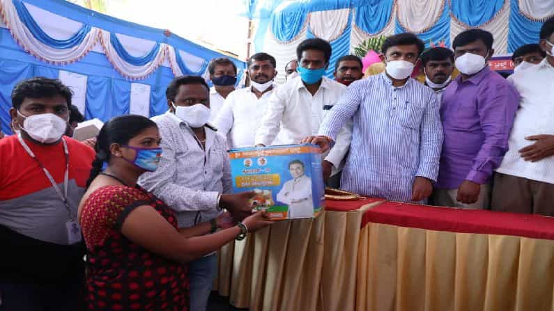 ಕೇರಳದಿಂದ ಬರುವವರಿಗೆ 1 ವಾರ ಸಾಂಸ್ಥಿಕ ಕ್ವಾರಂಟೈನ್ ಕಡ್ಡಾಯ: ಆರೋಗ್ಯ ಸಚಿವ ಡಾ.ಕೆ. ಸುಧಾಕರ್ ಸ್ಪಷ್ಟನೆ ಕೇರಳದಿಂದ ಬರುವವರಿಗೆ 1 ವಾರ ಸಾಂಸ್ಥಿಕ ಕ್ವಾರಂಟೈನ್ ಕಡ್ಡಾಯ: ಆರೋಗ್ಯ ಸಚಿವ ಡಾ.ಕೆ. ಸುಧಾಕರ್ ಸ್ಪಷ್ಟನೆ