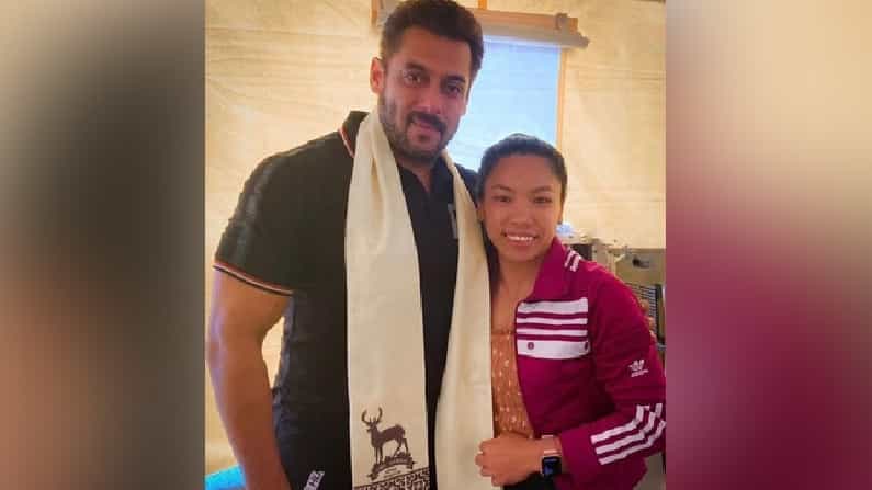 Salman Khan: ಮೀರಾಬಾಯಿ ಚಾನು ನಟ ಸಲ್ಮಾನ್ ಖಾನ್ಗೆ ಕೃಷ್ಣ ಮೃಗದ ಚಿತ್ರವಿರುವ ಶಾಲ್ ಕೊಟ್ಟು ಪ್ರಾಂಕ್ ಮಾಡಿದರೇ? Salman Khan: ಮೀರಾಬಾಯಿ ಚಾನು ನಟ ಸಲ್ಮಾನ್ ಖಾನ್ಗೆ ಕೃಷ್ಣ ಮೃಗದ ಚಿತ್ರವಿರುವ ಶಾಲ್ ಕೊಟ್ಟು ಪ್ರಾಂಕ್ ಮಾಡಿದರೇ?