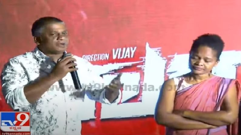 ‘ಸಲಗ’ ಚಿತ್ರದ ಹಾಡಿಗೆ ಸಿಕ್ಕ ಯಶಸ್ಸಿನ ಹಿನ್ನೆಲೆ; ವೇದಿಕೆಯಲ್ಲೇ ಭಾವುಕರಾದ ಗೀತಾ ಸಿದ್ದಿ ‘ಸಲಗ’ ಚಿತ್ರದ ಹಾಡಿಗೆ ಸಿಕ್ಕ ಯಶಸ್ಸಿನ ಹಿನ್ನೆಲೆ; ವೇದಿಕೆಯಲ್ಲೇ ಭಾವುಕರಾದ ಗೀತಾ ಸಿದ್ದಿ
