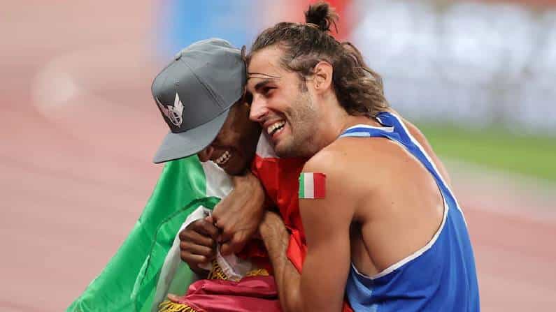 Tokyo Olympics: ಚಿನ್ನದ ಪದಕ ಹಂಚಿಕೊಂಡು ಇಡೀ ವಿಶ್ವದ ಪ್ರೀತಿ ಗೆದ್ದ..!