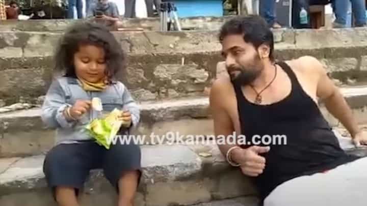 Sri Murali: ರೋರಿಂಗ್ ಸ್ಟಾರ್ ಶ್ರೀಮುರಳಿಗೆ ಸಿಂಹ ಗರ್ಜನೆ ತೋರಿಸಿದ ಪುಟಾಣಿ ಪೋರ! Sri Murali: ರೋರಿಂಗ್ ಸ್ಟಾರ್ ಶ್ರೀಮುರಳಿಗೆ ಸಿಂಹ ಗರ್ಜನೆ ತೋರಿಸಿದ ಪುಟಾಣಿ ಪೋರ!