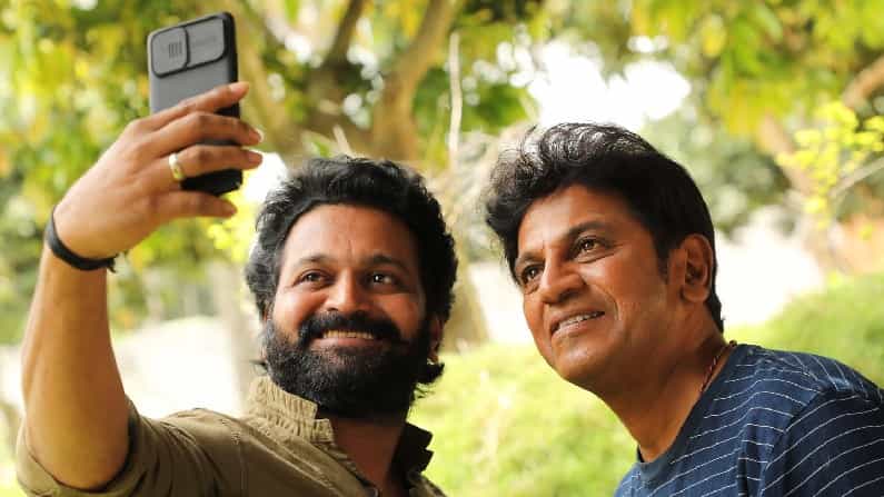 Shiva Rajkumar: ಶಿವರಾಜ್ ಕುಮಾರ್ 126ನೇ ಚಿತ್ರಕ್ಕೆ ರಿಷಬ್ ಶೆಟ್ಟಿ ನಿರ್ದೇಶನ ಖಚಿತ; ಯಾವಾಗ ಸೆಟ್ಟೇರಲಿದೆ ಸಿನಿಮಾ? Shiva Rajkumar: ಶಿವರಾಜ್ ಕುಮಾರ್ 126ನೇ ಚಿತ್ರಕ್ಕೆ ರಿಷಬ್ ಶೆಟ್ಟಿ ನಿರ್ದೇಶನ ಖಚಿತ; ಯಾವಾಗ ಸೆಟ್ಟೇರಲಿದೆ ಸಿನಿಮಾ?
