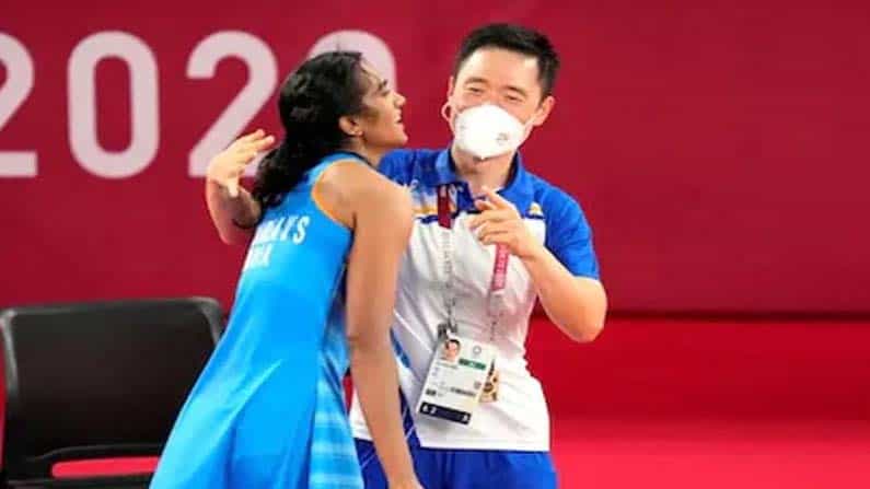 PV Sindhu: ಒಲಂಪಿಕ್ಸ್ನಲ್ಲಿ ಕಂಚಿನ ಪದಕ ಪಡೆದ ಪಿವಿ ಸಿಂಧು ಗುರು ಯಾರು? PV Sindhu: ಒಲಂಪಿಕ್ಸ್ನಲ್ಲಿ ಕಂಚಿನ ಪದಕ ಪಡೆದ ಪಿವಿ ಸಿಂಧು ಗುರು ಯಾರು?
