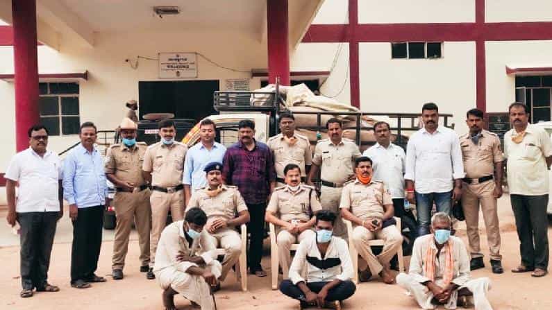 ಕರ್ನಾಟಕ ಉಗ್ರಾಣ ನಿಗಮದ ಗೋದಾಮಿಗೆ ಕನ್ನ; 42 ತೊಗರಿ ಮೂಟೆ ಕದ್ದಿದ್ದ ಮೂವರು ಆರೋಪಿಗಳ ಬಂಧನ ಕರ್ನಾಟಕ ಉಗ್ರಾಣ ನಿಗಮದ ಗೋದಾಮಿಗೆ ಕನ್ನ; 42 ತೊಗರಿ ಮೂಟೆ ಕದ್ದಿದ್ದ ಮೂವರು ಆರೋಪಿಗಳ ಬಂಧನ