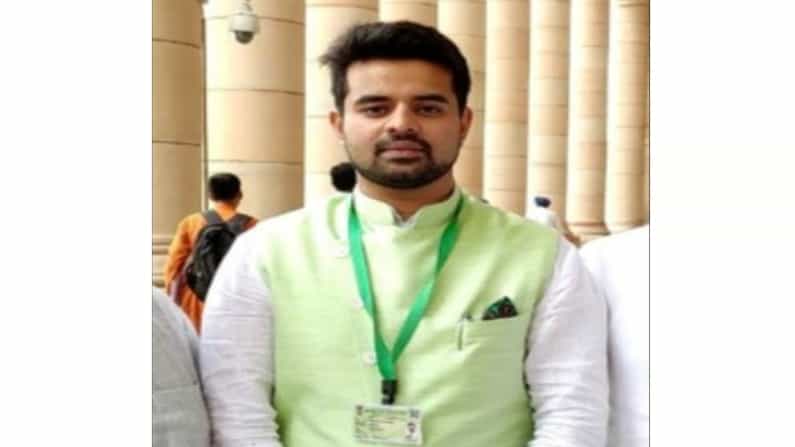 ಕೇಂದ್ರ ರಾಜಕೀಯ ಮಾಡಿದ್ರೆ ತಮಿಳುನಾಡಿನಲ್ಲಿ ಕಮಲ ಅರಳಬಹುದು, ಆದ್ರೆ ಕರ್ನಾಟಕದಲ್ಲಿ ಕಮಲ ಮುದುಡಲಿದೆ -ಪ್ರಜ್ವಲ್ ರೇವಣ್ಣ ಕೇಂದ್ರ ರಾಜಕೀಯ ಮಾಡಿದ್ರೆ ತಮಿಳುನಾಡಿನಲ್ಲಿ ಕಮಲ ಅರಳಬಹುದು, ಆದ್ರೆ ಕರ್ನಾಟಕದಲ್ಲಿ ಕಮಲ ಮುದುಡಲಿದೆ -ಪ್ರಜ್ವಲ್ ರೇವಣ್ಣ