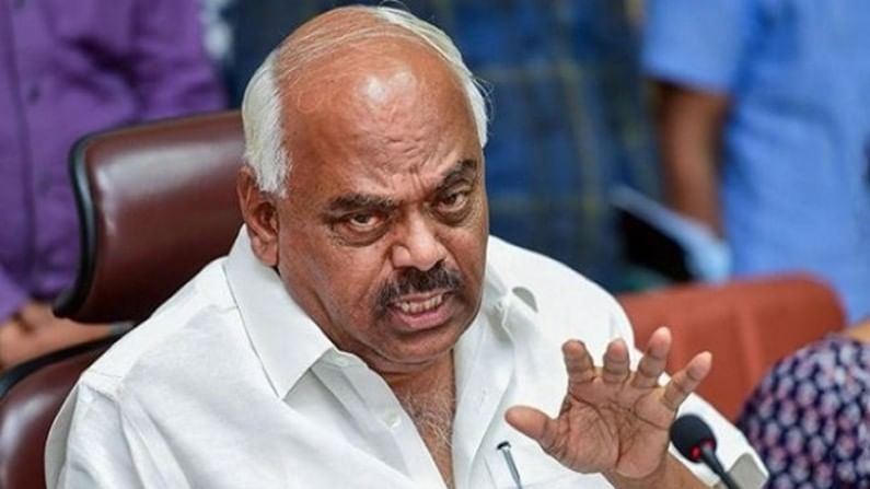 ಪೊಲೀಸ್ ಸಿಬ್ಬಂದಿಯನ್ನು ಬೈಯ್ಯಲು ನಾನು ಶತ್ರುವಾ? ವಾಹನ ನಿಲ್ಲಿಸಲು ನಿಯಮ ಇಲ್ವಾ ಎಂದು ಕೇಳಿದ್ದೆ: ರಮೇಶ್ ಕುಮಾರ್ ಪೊಲೀಸ್ ಸಿಬ್ಬಂದಿಯನ್ನು ಬೈಯ್ಯಲು ನಾನು ಶತ್ರುವಾ? ವಾಹನ ನಿಲ್ಲಿಸಲು ನಿಯಮ ಇಲ್ವಾ ಎಂದು ಕೇಳಿದ್ದೆ: ರಮೇಶ್ ಕುಮಾರ್