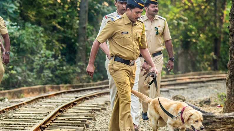 ಟಿವಿ ನಟಿ ಮತ್ತು ಮಾಡೆಲ್ಗನ್ನೊಳಗೊಂಡ ಸೆಕ್ಸ್ ರ್ಯಾಕೆಟ್ ನಡೆಸುತ್ತಿದ್ದ ಅರೋಪದಲ್ಲಿ ಪೊಲೀಸರ ಬಲೆಗೆ ಬಿದ್ದ ರೂಪದರ್ಶಿ! ಟಿವಿ ನಟಿ ಮತ್ತು ಮಾಡೆಲ್ಗನ್ನೊಳಗೊಂಡ ಸೆಕ್ಸ್ ರ್ಯಾಕೆಟ್ ನಡೆಸುತ್ತಿದ್ದ ಅರೋಪದಲ್ಲಿ ಪೊಲೀಸರ ಬಲೆಗೆ ಬಿದ್ದ ರೂಪದರ್ಶಿ!