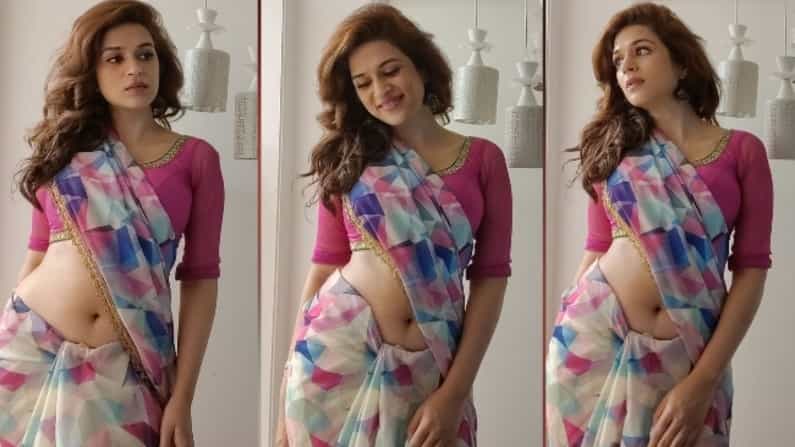 ಸೀರೆಯುಟ್ಟು ಸೊಂಟ ಬಳುಕಿಸುವ ಈ ನಟಿಯ ಒಂದೊಂದು ಫೋಟೋಕ್ಕೂ ಸಾವಿರಾರು ಅಭಿಮಾನಿಗಳು ಸೀರೆಯುಟ್ಟು ಸೊಂಟ ಬಳುಕಿಸುವ ಈ ನಟಿಯ ಒಂದೊಂದು ಫೋಟೋಕ್ಕೂ ಸಾವಿರಾರು ಅಭಿಮಾನಿಗಳು
