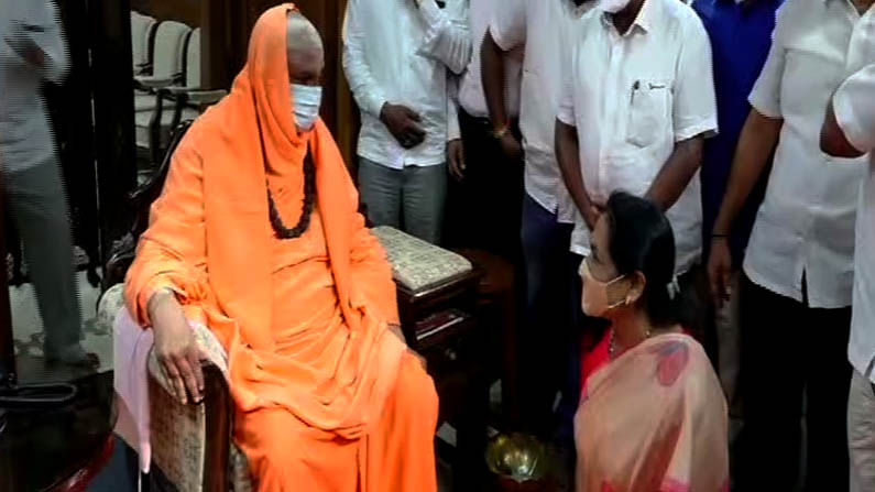 ರಾಜ್ಯ ರಾಜಕಾರಣಕ್ಕೆ ಬರುವುದಿಲ್ಲ: ಮೈಸೂರಿನಲ್ಲಿ ಕೇಂದ್ರ ಸಚಿವೆ ಶೋಭಾ ಕರಂದ್ಲಾಜೆ ಹೇಳಿಕೆ ರಾಜ್ಯ ರಾಜಕಾರಣಕ್ಕೆ ಬರುವುದಿಲ್ಲ: ಮೈಸೂರಿನಲ್ಲಿ ಕೇಂದ್ರ ಸಚಿವೆ ಶೋಭಾ ಕರಂದ್ಲಾಜೆ ಹೇಳಿಕೆ