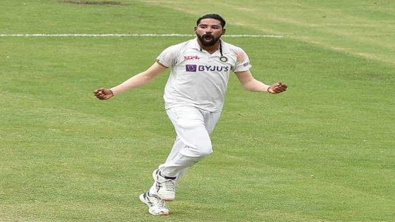 ಟೆಸ್ಟ್ಗೆ ಪಾದಾರ್ಪಣೆ ಮಾಡಿದ ಮೊದಲ ಇನಿಂಗ್ಸ್ನಲ್ಲಿ ಐದು ವಿಕೆಟ್ ಪಡೆದ ಮೊಹಮ್ಮದ್ ಸಿರಾಜ್ ತಮ್ಮ ಟೆಸ್ಟ್ ಕ್ರಿಕೆಟ್ ವೃತ್ತಿಜೀವನಕ್ಕೆ ಉತ್ತಮ ಆರಂಭ ನೀಡಿದ್ದಾರೆ. ಅವರು ಕೇವಲ 7 ಪಂದ್ಯಗಳಲ್ಲಿ 27 ವಿಕೆಟ್ ಪಡೆದಿದ್ದಾರೆ. ಭಾರತ ಮತ್ತು ಇಂಗ್ಲೆಂಡ್ ನಡುವೆ ನಡೆಯುತ್ತಿರುವ ಟೆಸ್ಟ್ ಸರಣಿಯ ಎರಡನೇ ಪಂದ್ಯದಲ್ಲಿ ಅವರು ಲಾರ್ಡ್ಸ್ನಲ್ಲಿ ಎರಡೂ ಇನ್ನಿಂಗ್ಸ್ಗಳಲ್ಲಿ 8 ವಿಕೆಟ್ ಪಡೆದಿದ್ದಾರೆ.