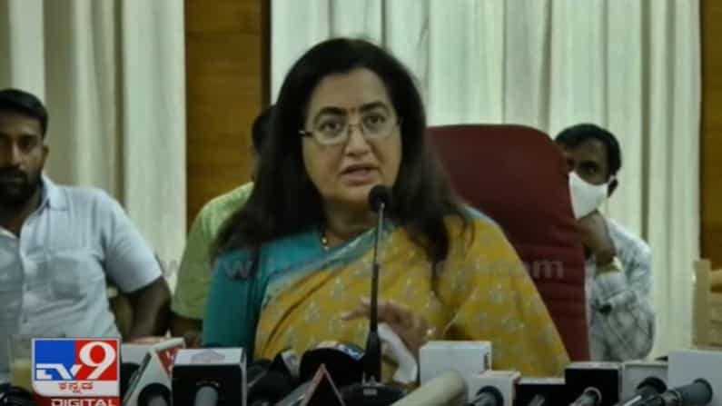 ರವೀಂದ್ರ ಶ್ರೀಕಂಠಯ್ಯಗೆ ಟ್ರೀಟ್ಮೆಂಟ್ ಅಗತ್ಯವಿದೆ; ಸಂಸದೆ ಸುಮಲತಾ ವಾಗ್ದಾಳಿ ರವೀಂದ್ರ ಶ್ರೀಕಂಠಯ್ಯಗೆ ಟ್ರೀಟ್ಮೆಂಟ್ ಅಗತ್ಯವಿದೆ; ಸಂಸದೆ ಸುಮಲತಾ ವಾಗ್ದಾಳಿ
