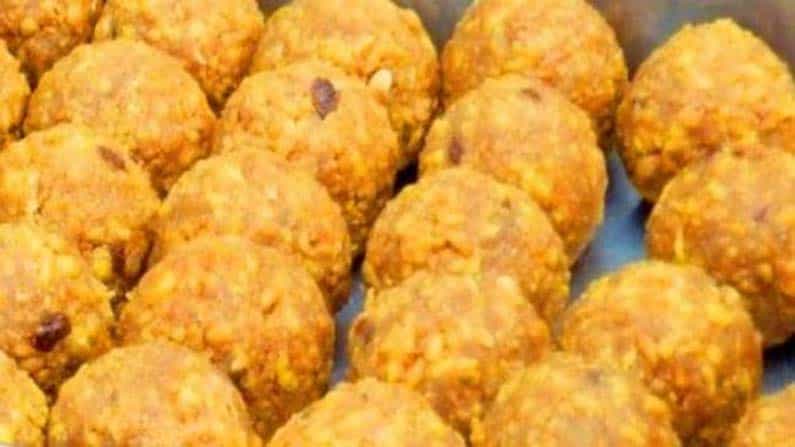 Tirupati Laddu History: ತಿರುಪತಿ ಲಡ್ಡುವನ್ನು ಹೇಗೆ ತಯಾರು ಮಾಡುತ್ತಾರೆ? ಇತಿಹಾಸವೇನು? ಕುತೂಹಲಕಾರಿ ಸಂಗತಿ ಇಲ್ಲಿದೆ Tirupati Laddu History: ತಿರುಪತಿ ಲಡ್ಡುವನ್ನು ಹೇಗೆ ತಯಾರು ಮಾಡುತ್ತಾರೆ? ಇತಿಹಾಸವೇನು? ಕುತೂಹಲಕಾರಿ ಸಂಗತಿ ಇಲ್ಲಿದೆ