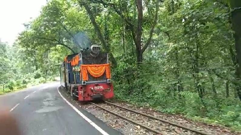 ಕಳೆದ ವರ್ಷ, ಲಾಕ್​ಡೌನ್ ಬಳಿಕ ಟಾಯ್ ಟ್ರೈನ್ ಸಂಚಾರ ಸ್ಥಗಿತಗೊಂಡಿತ್ತು. ಆದರೆ, ಈಗ ಮತ್ತೆ ಕಾರ್ಯಾರಂಭ ಆಗುತ್ತಿರುವಂತೆಯೇ ಪ್ರವಾಸಿಗರು ಬರಲು ಆರಂಭಿಸಿದ್ದಾರೆ. ಈ ಭಾಗದ ಜನರ ಆದಾಯವು ಪ್ರವಾಸೋದ್ಯಮವನ್ನೇ ಹೆಚ್ಚಾಗಿ ಅವಲಂಬಿಸಿದೆ. ಹಾಗಾಗಿ, ಟಾಯ್ ಟ್ರೈನ್ ಆರಂಭದ ಜೊತೆಗೆ ಅವರ ಜೀವನವೂ ಮತ್ತೆ ಹಳಿಗೆ ಬರುತ್ತಿದೆ.